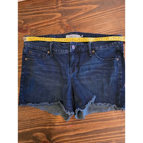 Torrid Denim Shorts Womens Size 12 Frayed Hem Cutoff Stretch Dark Wash - Picture 5 of 7